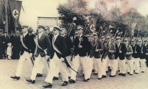 Schüztenfestumzug im Zeichen des Hakenkreuzes in der Altstsadt 1938