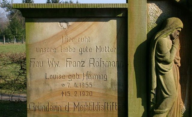 Grab der Gründerin auf dem Friedhof in Wulfen