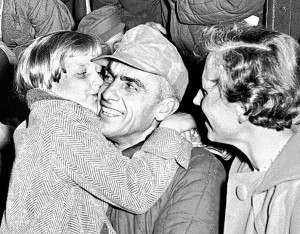 Freude und Tränen bei der Ankunft er Kriegsheimkehrer