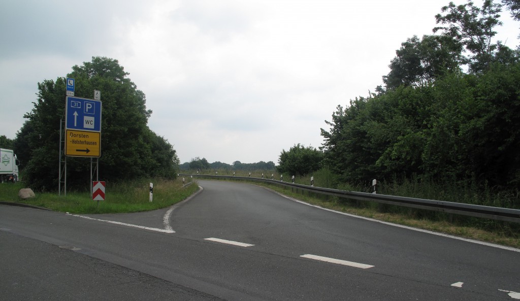 So genannte Hürland-Ausfahrt am Parkplatz an der A 31; Foto: Wolf Stegemann 