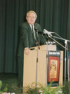 Ministerpräsident Johannes Rau bei der Eröffnung 1992
