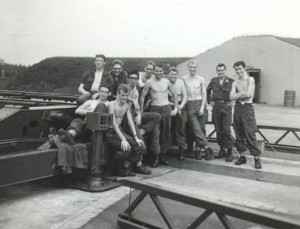 Bedienungsmannschaft einer Rakete am Startgestell; Foto: Hans Pleijser