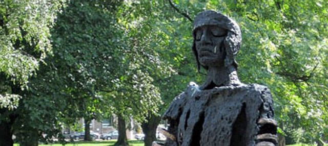 "Der gescheiterte Varus", Skulptur von Wilfried Koch in Haltern am See; Foto: Wolf Stegemann