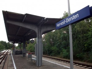 Die Bahngleise des Bahnhofs