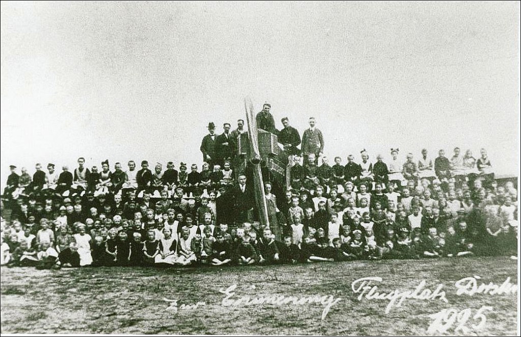 Dorstener Schulklasse am Flughafen Erler Heide 1925