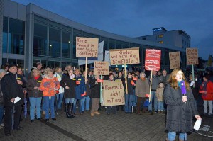 Protest in Lünen gegen eine geplante LWL-Forensik