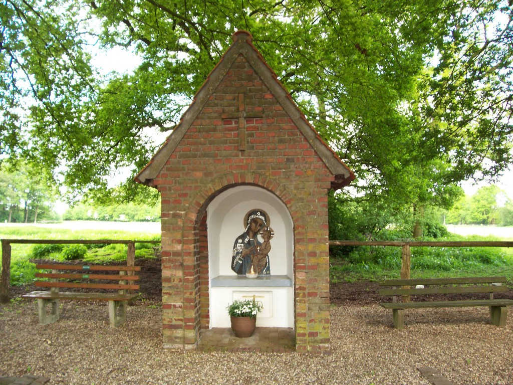 Kapellchen am Stillen Weg im Emmelkamp (Keller); Foto: Stegemann