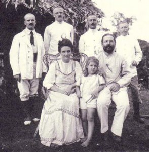 Familie 1912: vorne: Johanna, Hanni und Wihlelm Diehl