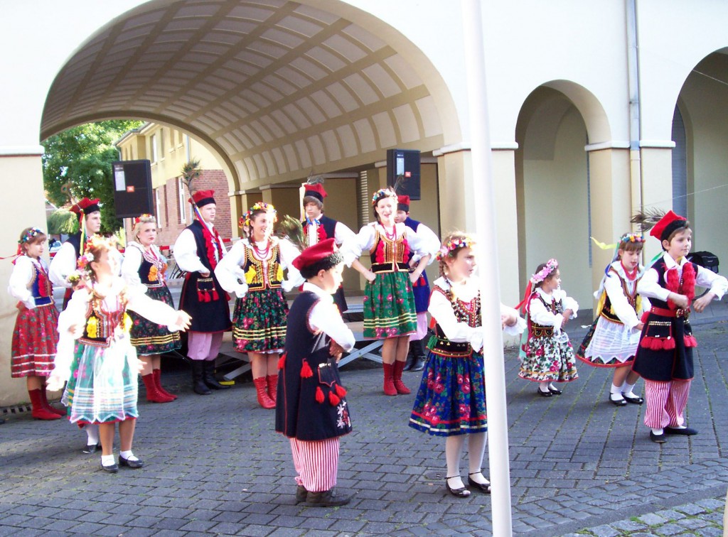 Tanzgruppe aus dem Banat; Foto: Wolf Stegemann