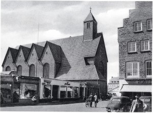 Franziskanerkirche mit Blick vom Marktplatz vor 1970