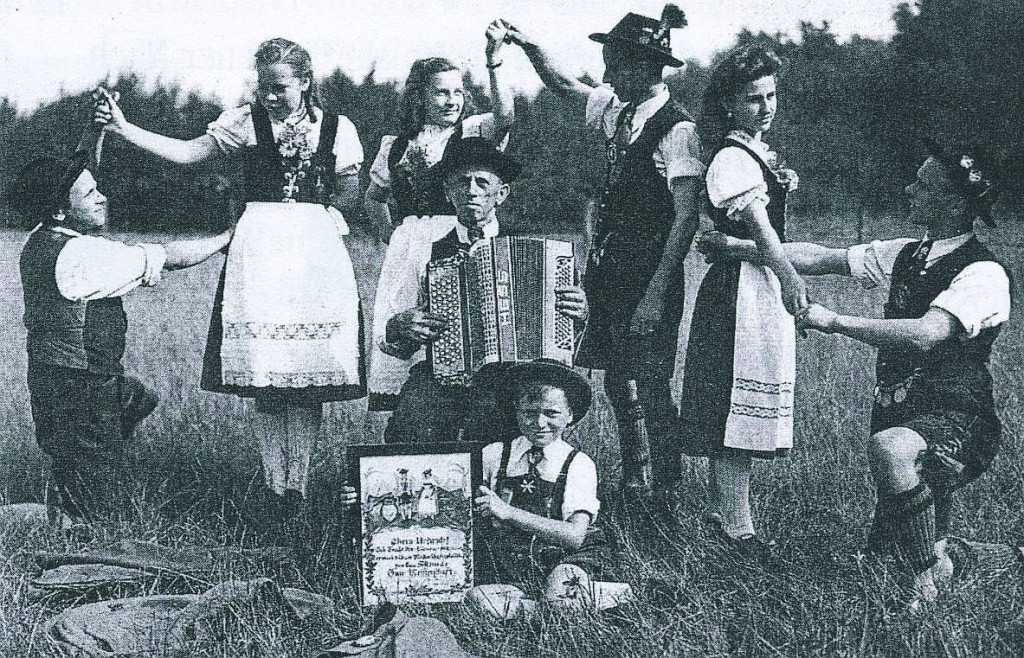 Natur, Musik, Tanzen: Gebirgstrachtenerhaltungsverein in action