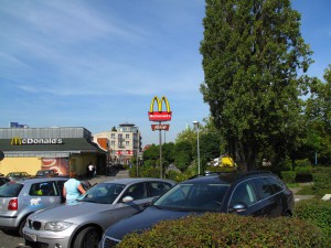 McDonald am Busbahnhof; Foto: Wolf Stegemann