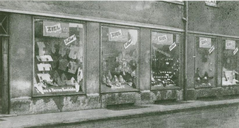 Schaufenster Silber in der Burgsdorffstraße in Hervest-Dorsten (später Ilse) 