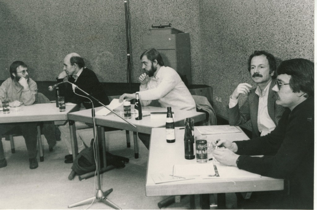 Podiumsdiskussion zur Kunst in Dorsten 1983; von links: Dr. Rühl (Kunstmuseum Marl), ........... , Gerd Schute (Journalist, Moderation), Peter Broich (Architekt) und Wolf Stegemann (Journalist)