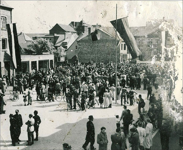 Maifeier auf dem Marktplatz 1949