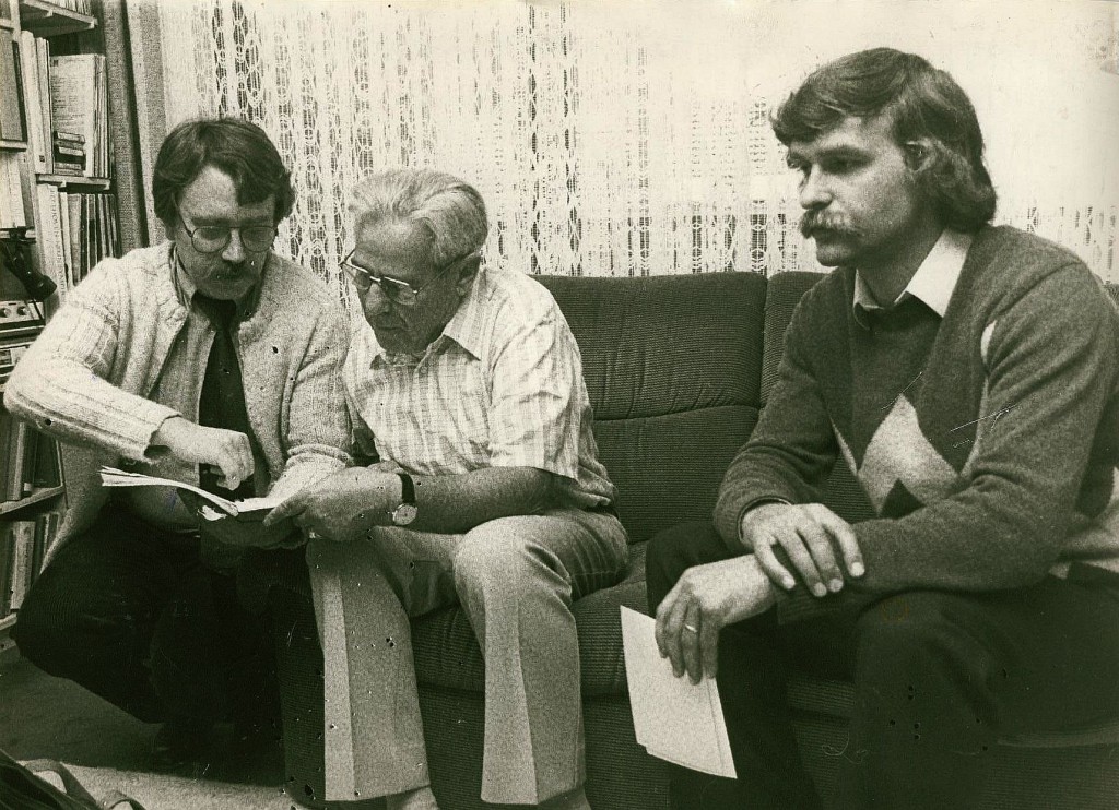 Ernst Metzger (Mitte) zu Besuch bei Wolf Stegemann (l.), daneben Dirk Hartwich 1983