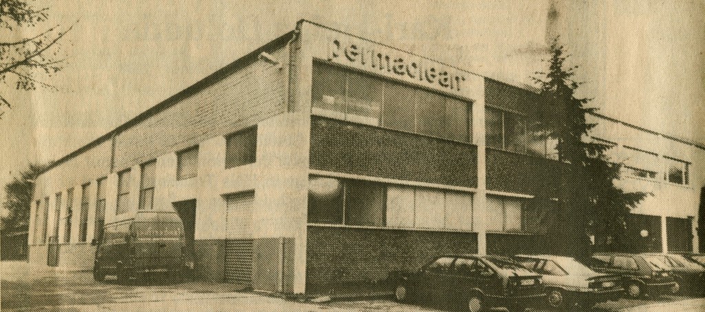 Alte permaclean-Gebäude an der B 225 (Zeitungsbild) 