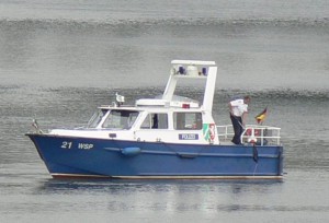 Polizeiboot auf dem Kanal