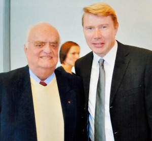 Herbert Wiethoff mit dem Motorsportler Michael Hakkinen